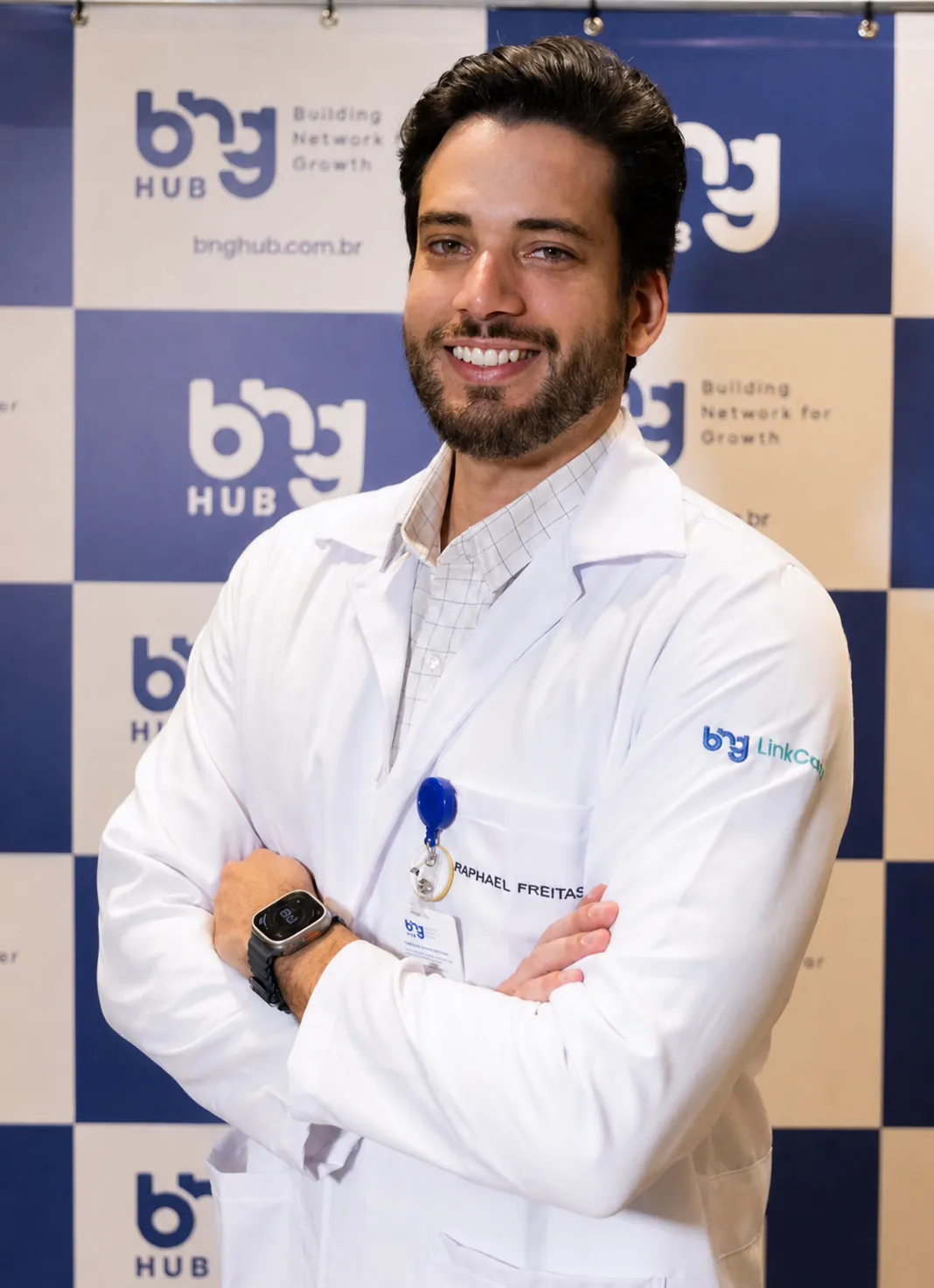 Dr. Raphael Freitas com jaleco